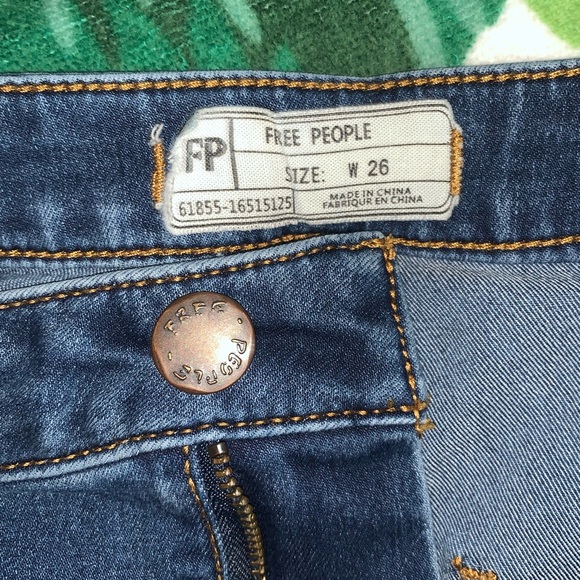 FREE PEOPLE JUST FLOAT ON FLARE JEANS SIZE 26 - Picture 4 of 10